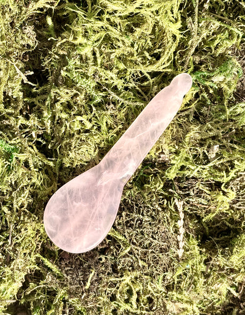 The Brightening Rose Quartz Flat Eye Spoon